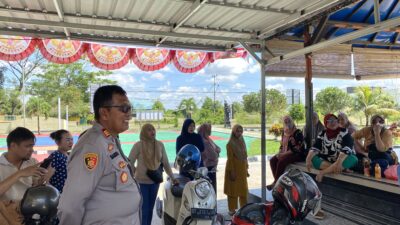 Apresiasi Kinerja Polsek Poasia: Puluhan Pedagang Sambangi Mapolsek