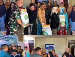 TNI-Bulog Gelar Pasar Murah dan Salurkan Bantuan Pangan di Rahandouna Kota Kendari