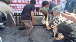 Ratusan Mahasiswa Demo di Kejati Sultra, Bawa Tikus dan Sembelih Ayam
